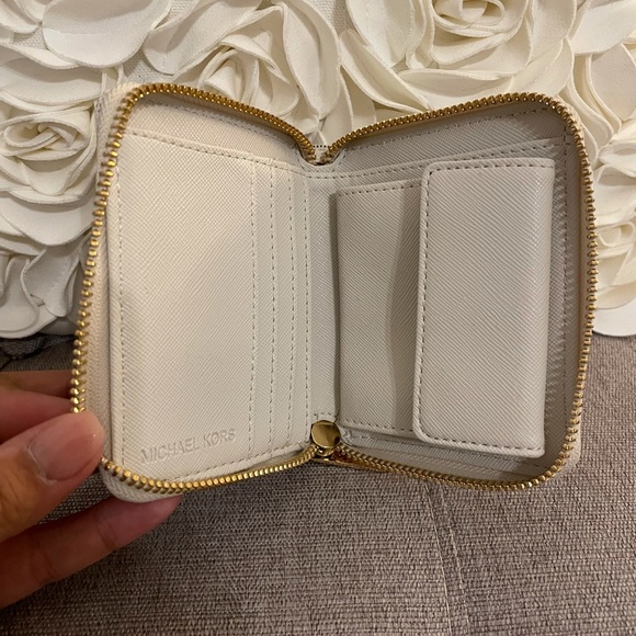 Michael Kors mini wallet - Picture 2 of 2